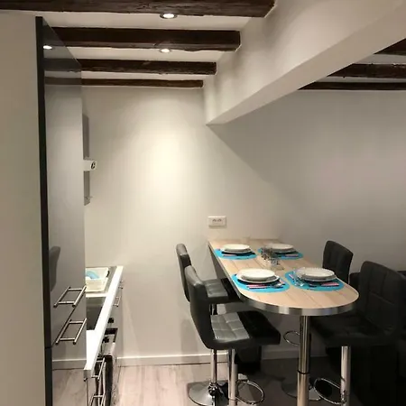 Centre Historique Apartment